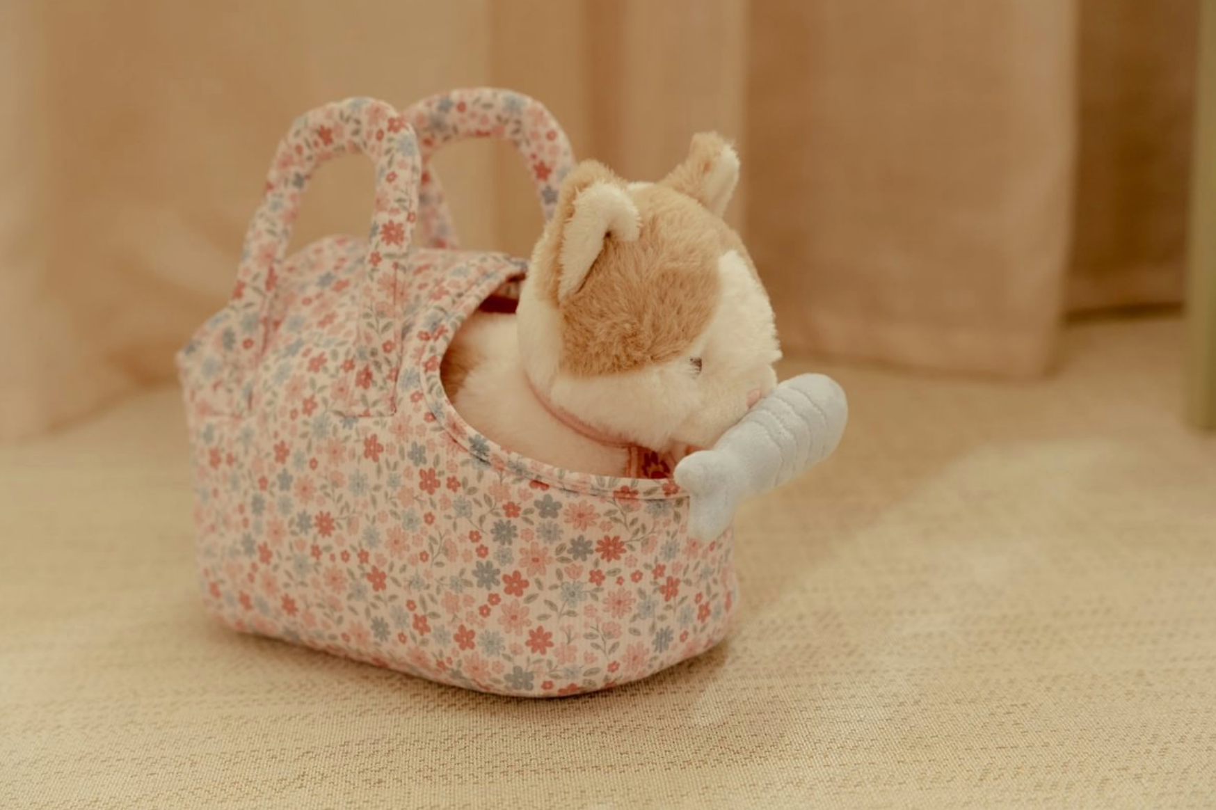 Little Dutch minkštas žaislas katė Marley su krepšiu