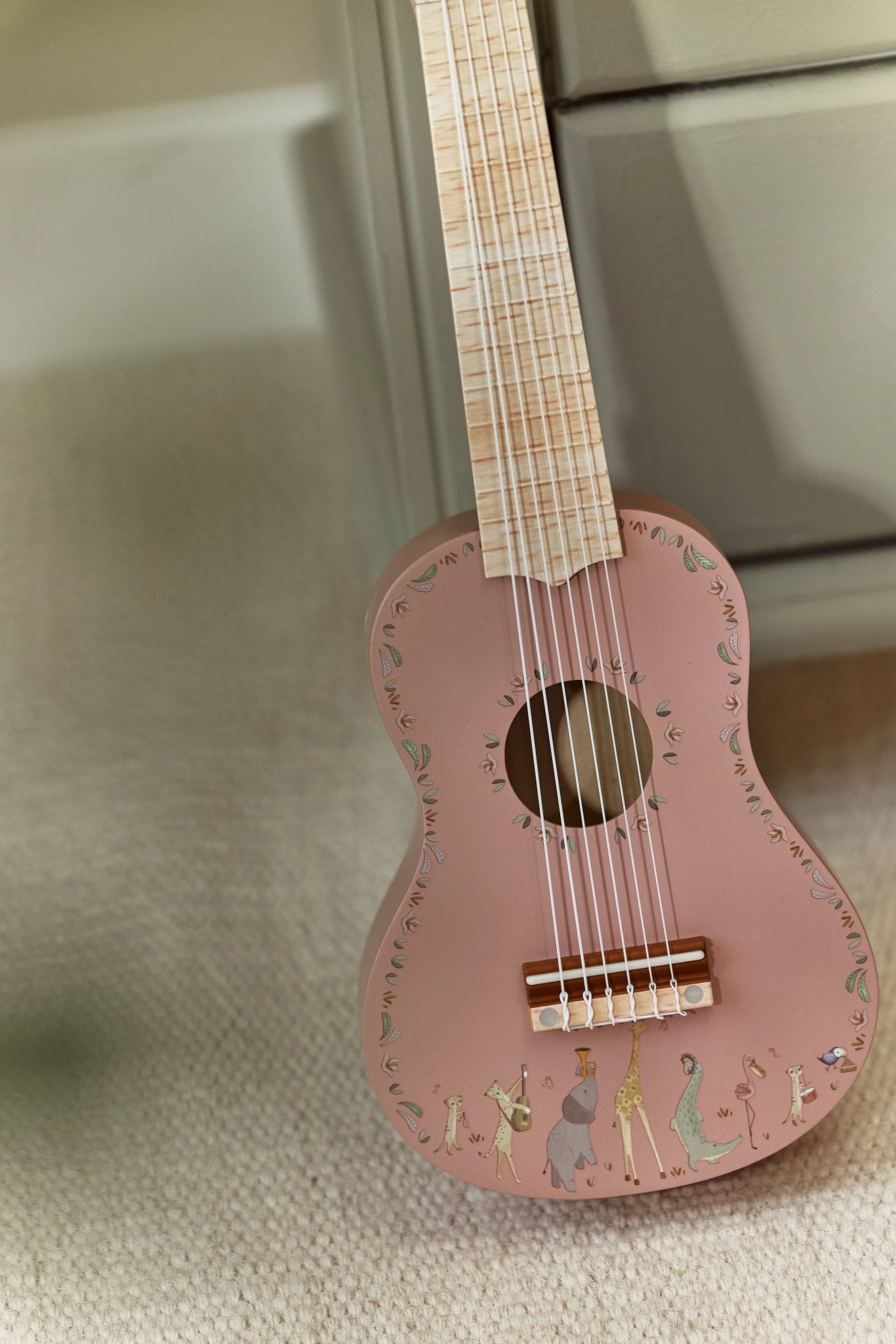Little Dutch medinė gitara „Safari Friends Pink“